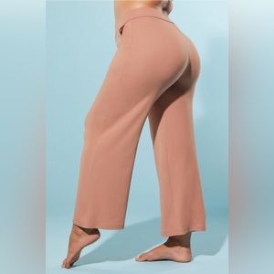 NWT Yitty Body Butter Straight Leg Pants Brown Sugar M